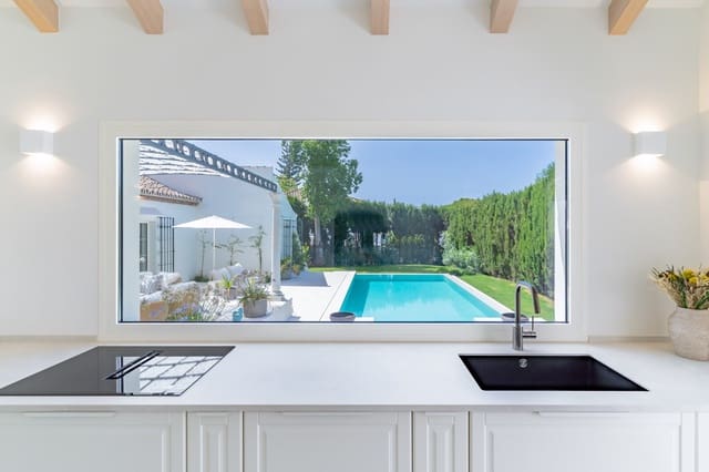 3 soveværelse Villa til salg i Guadalmina Alta, Marbella med swimmingpool garage - € 2.750.000 (Ref: 9975596)