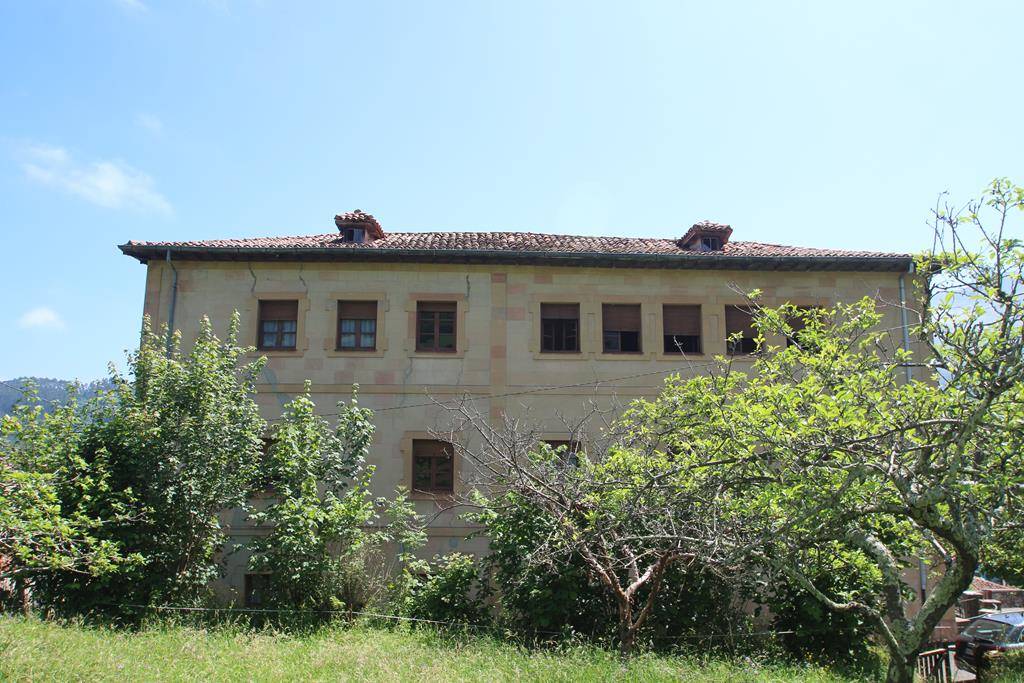 10 soveværelse Villa til salg i Colunga - € 280.000 (Ref: 3481123)