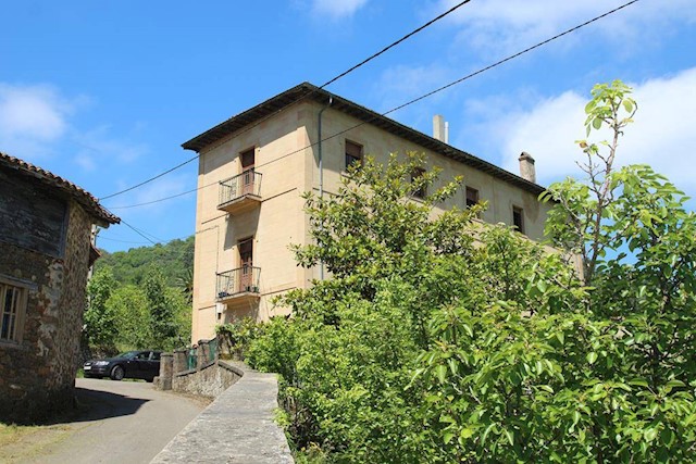 10 soveværelse Villa til salg i Colunga - € 280.000 (Ref: 3481123)