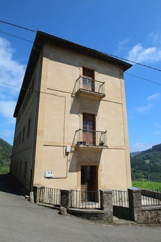 10 soveværelse Villa til salg i Colunga - € 280.000 (Ref: 3481123)