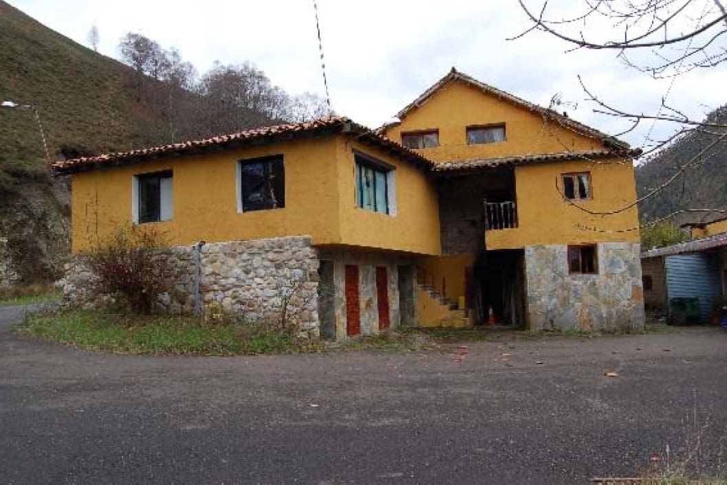Guesthouse/B & B for sale in Llanes - € 600,000 (Ref: 6111439)