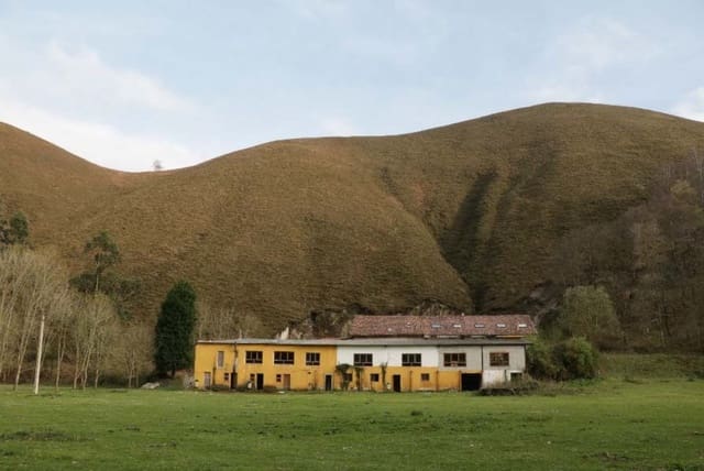 Guesthouse/B & B for sale in Llanes - € 600,000 (Ref: 6111439)