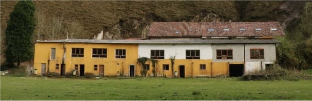Guesthouse/B & B for sale in Llanes - € 600,000 (Ref: 6111439)