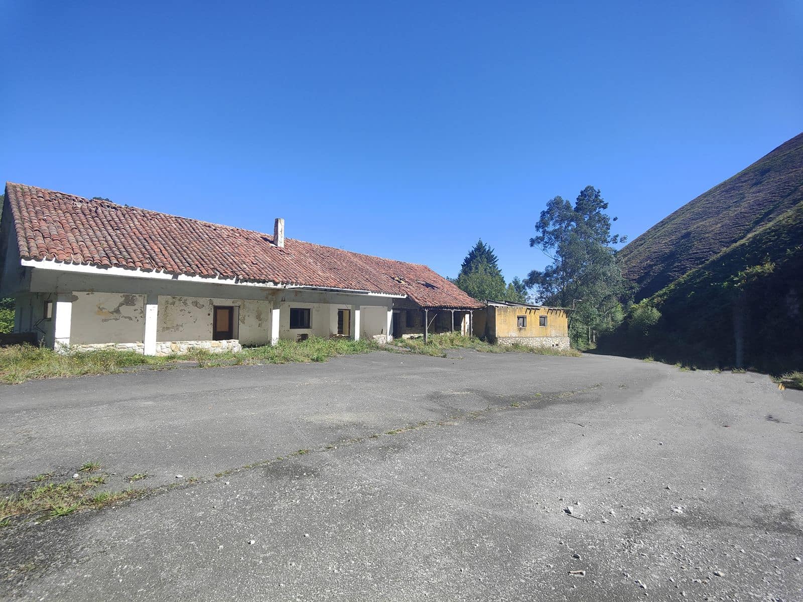 Finca/Herregård til salgs i Llanes med svømmebasseng - € 600 000 (Ref: 6111439)