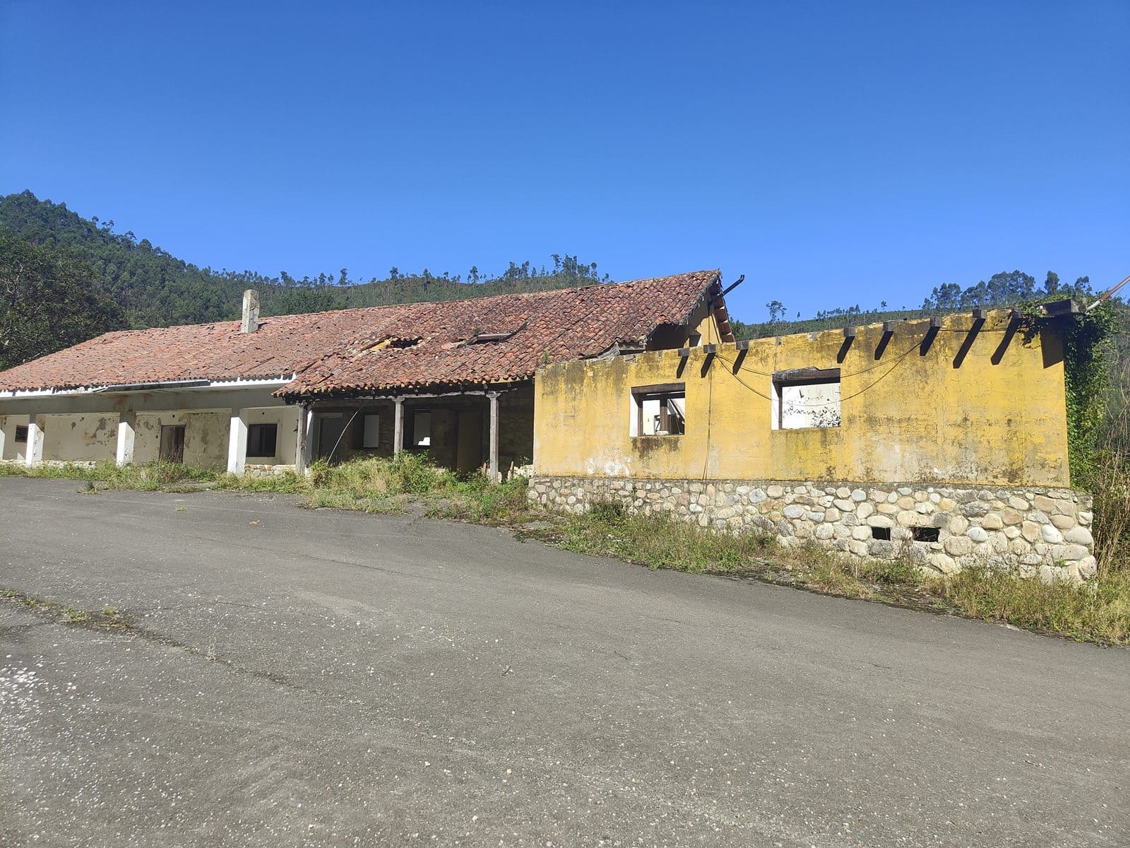 Finca/Herregård til salgs i Llanes med svømmebasseng - € 600 000 (Ref: 6111439)