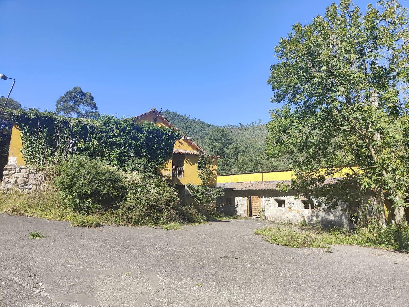 Finca/Herregård til salgs i Llanes med svømmebasseng - € 600 000 (Ref: 6111439)