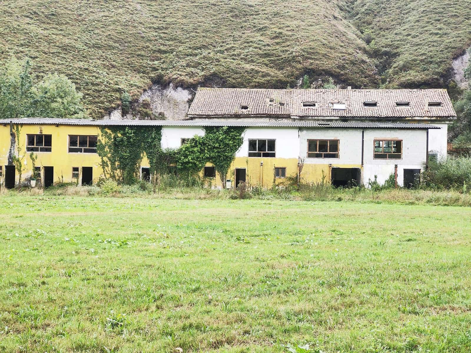 Finca/Herregård til salgs i Llanes med svømmebasseng - € 600 000 (Ref: 6111439)