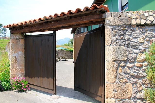 16 bedroom Hotel for sale in Arriondas - € 750,000 (Ref: 7422649)