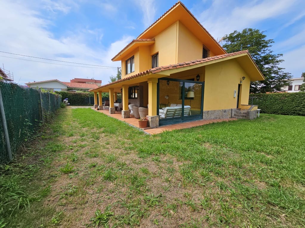 4 soveværelse Villa til salg i Colunga - € 670.000 (Ref: 7713807)