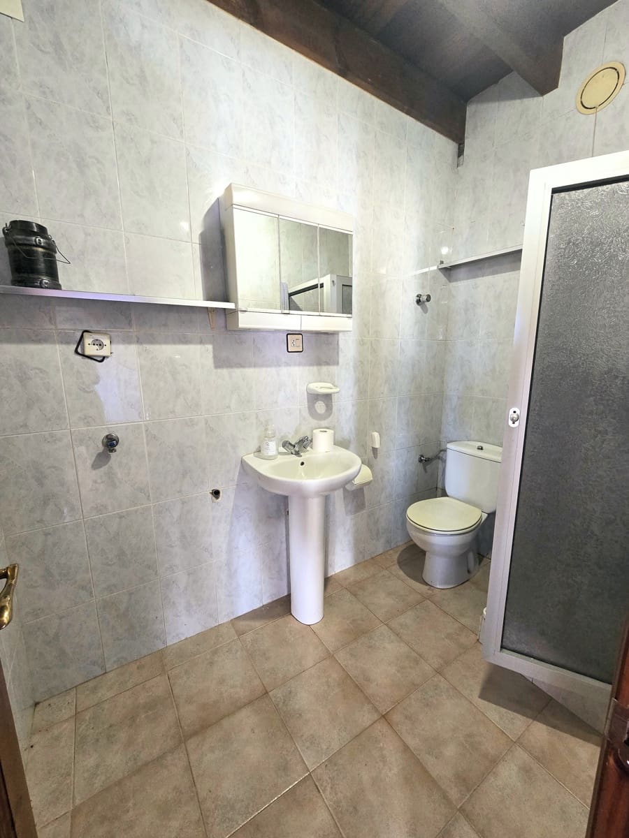 6 soveværelse Semi-Rækkehus til salg i Pilona med garage - € 250.000 (Ref: 8674653)