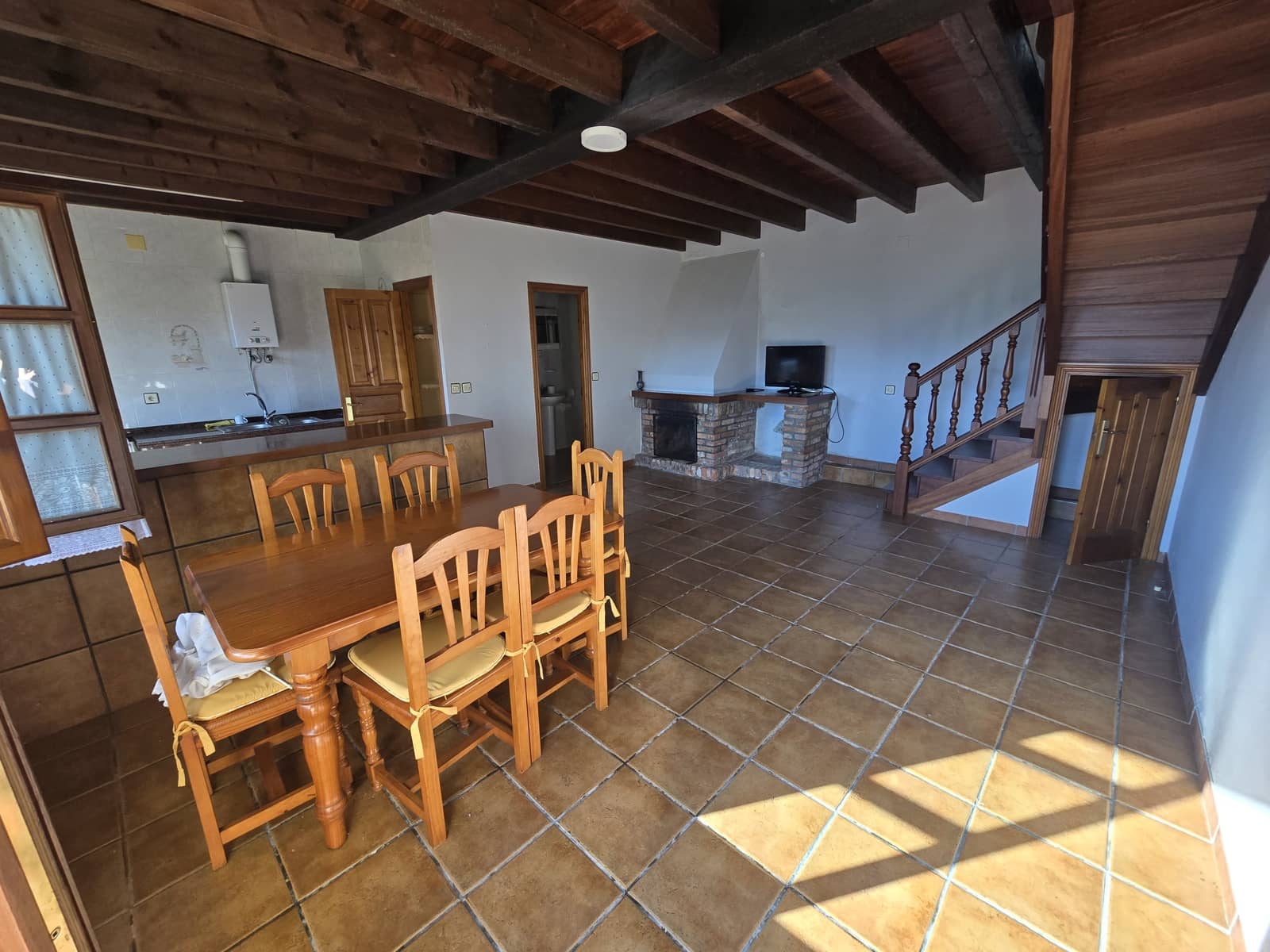 6 soveværelse Semi-Rækkehus til salg i Pilona med garage - € 250.000 (Ref: 8674653)