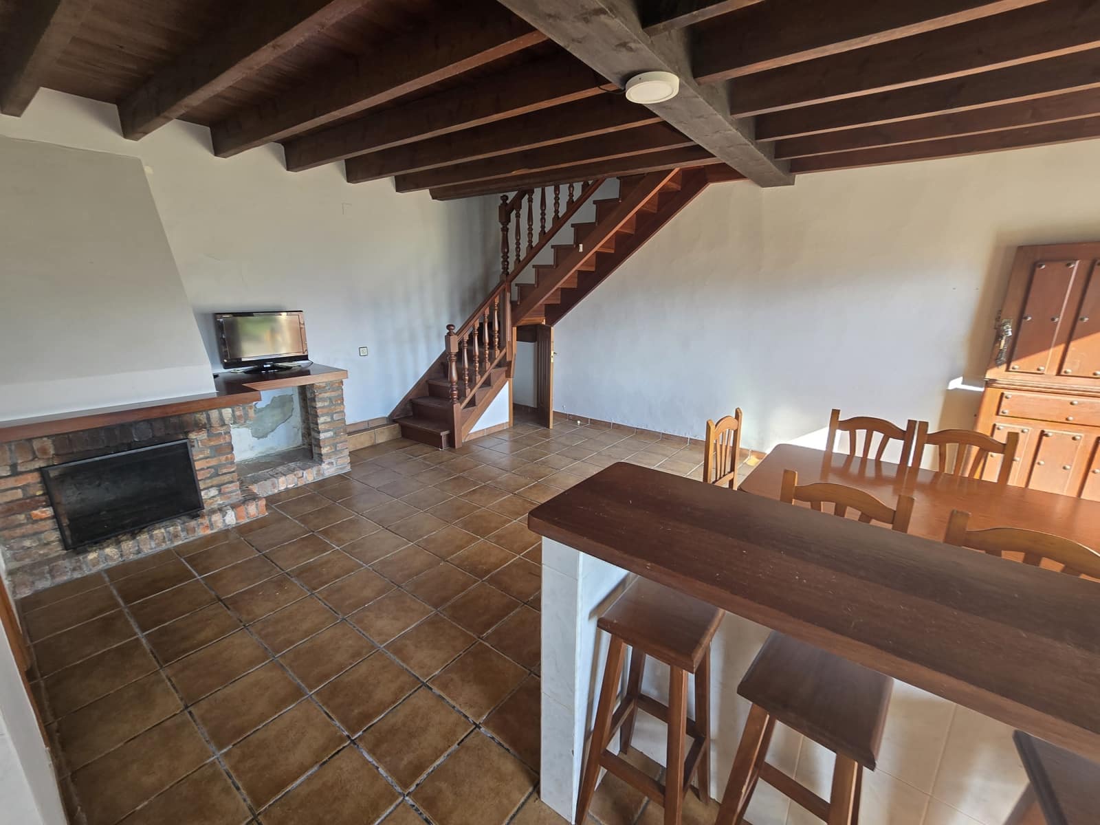 6 soveværelse Semi-Rækkehus til salg i Pilona med garage - € 250.000 (Ref: 8674653)