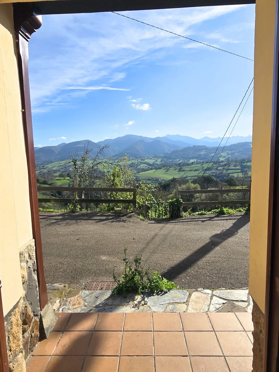 6 soveværelse Semi-Rækkehus til salg i Pilona med garage - € 250.000 (Ref: 8674653)