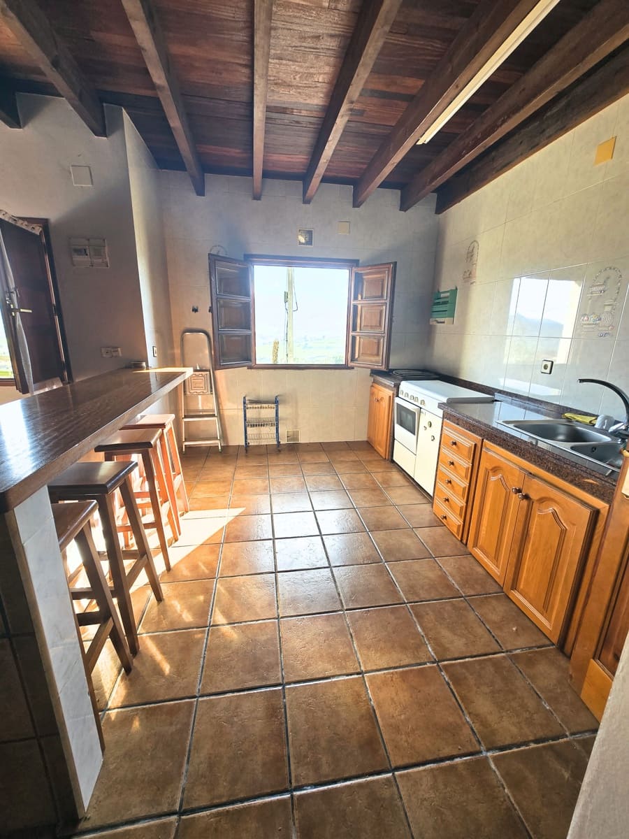 6 soveværelse Semi-Rækkehus til salg i Pilona med garage - € 250.000 (Ref: 8674653)