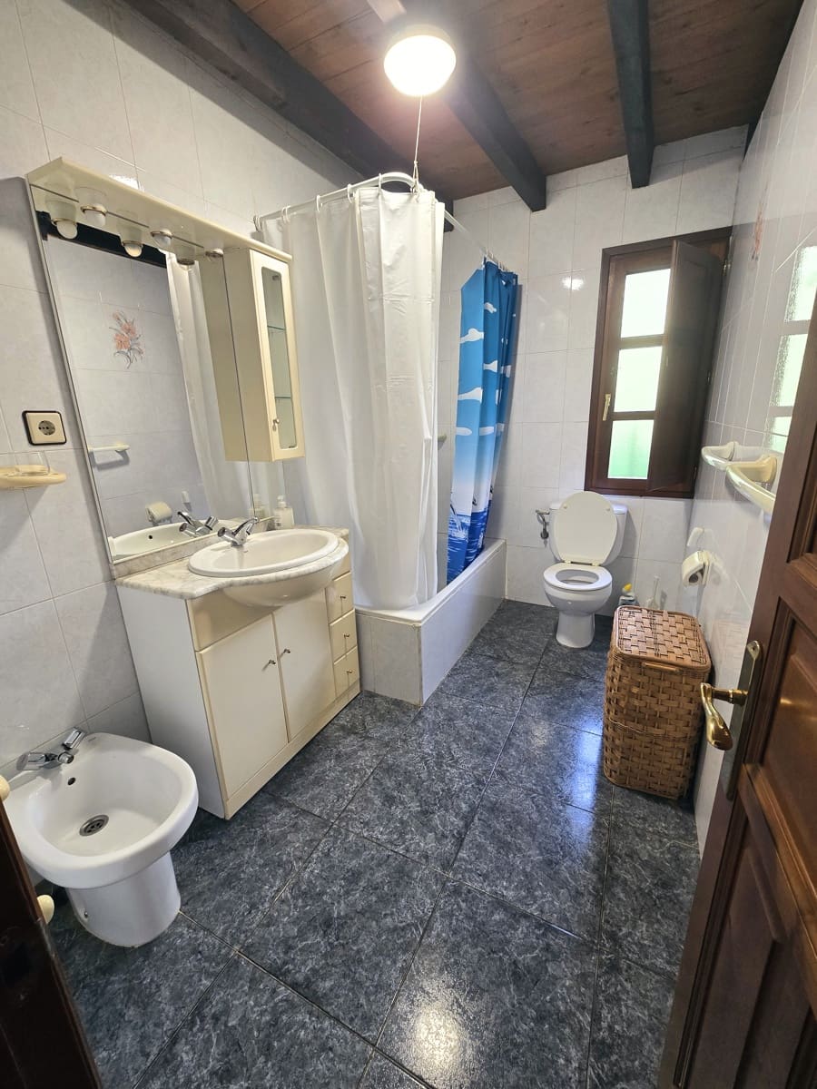 6 soveværelse Semi-Rækkehus til salg i Pilona med garage - € 250.000 (Ref: 8674653)