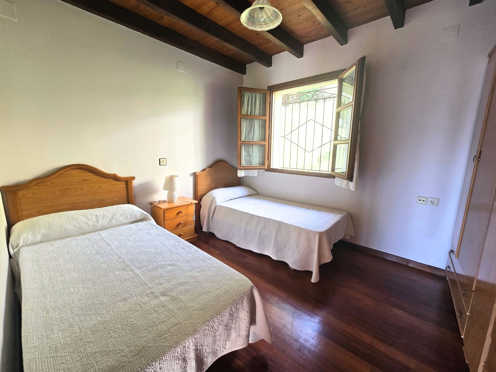 6 soveværelse Semi-Rækkehus til salg i Pilona med garage - € 250.000 (Ref: 8674653)