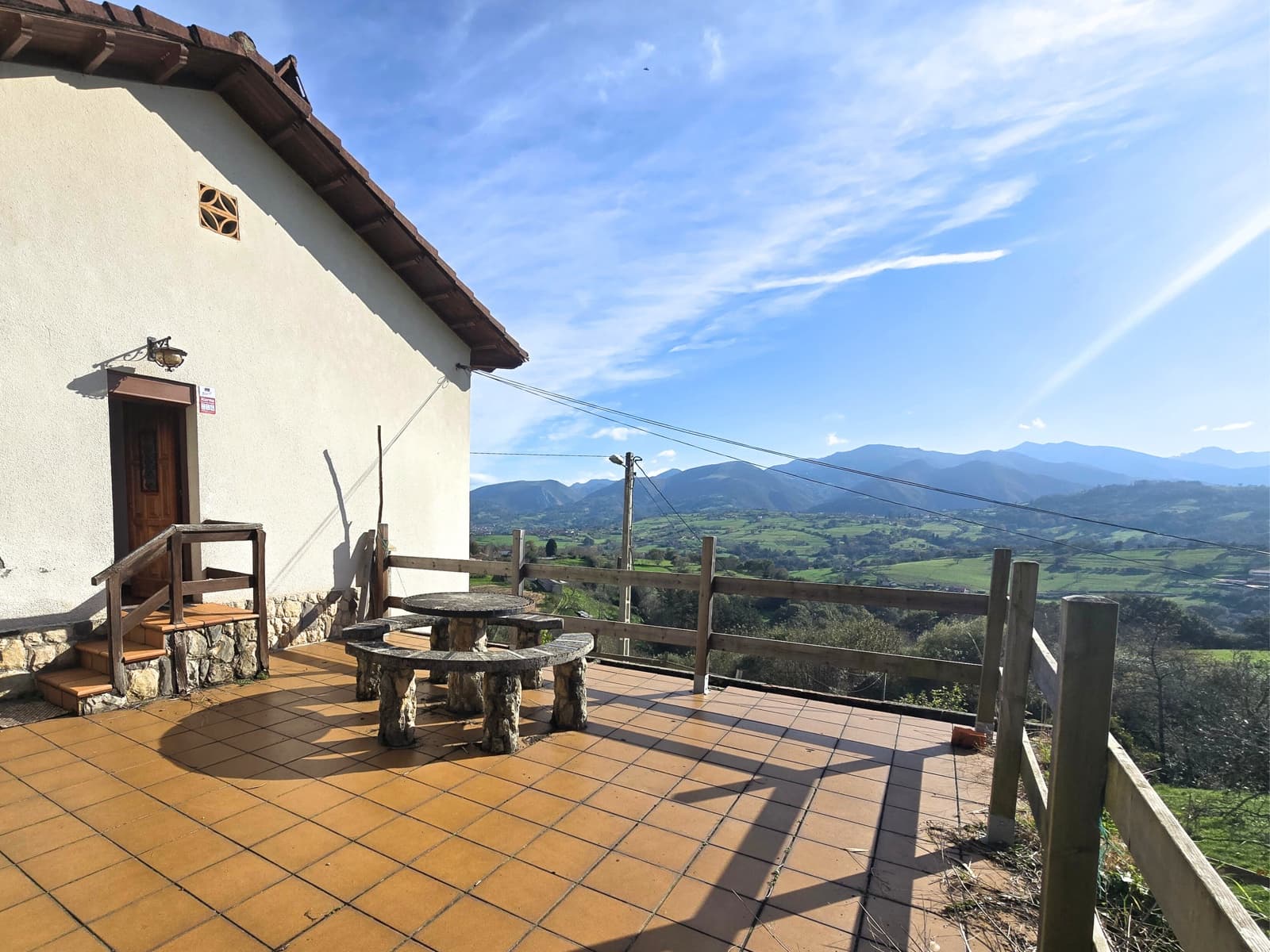 6 soveværelse Semi-Rækkehus til salg i Pilona med garage - € 250.000 (Ref: 8674653)