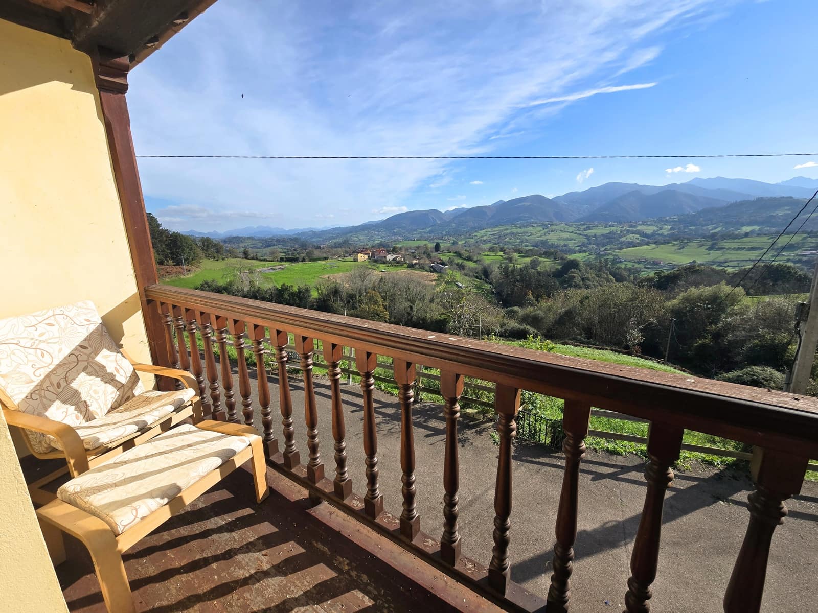 6 soveværelse Semi-Rækkehus til salg i Pilona med garage - € 250.000 (Ref: 8674653)