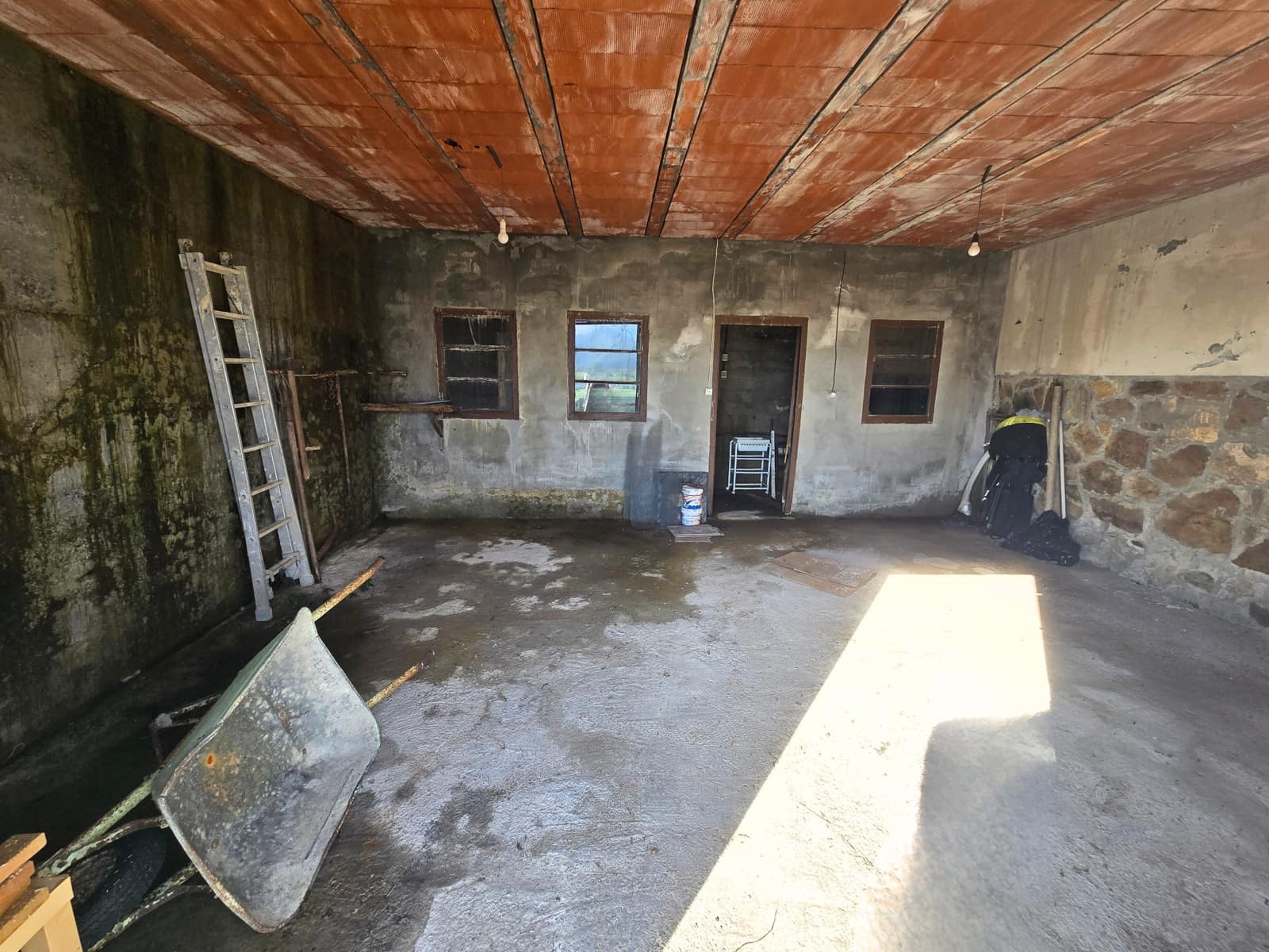 6 soveværelse Semi-Rækkehus til salg i Pilona med garage - € 250.000 (Ref: 8674653)