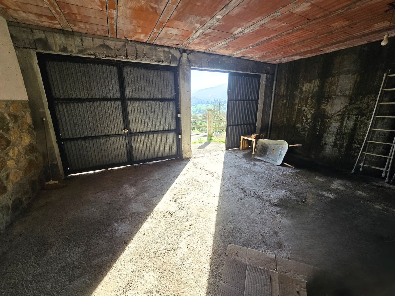 6 soveværelse Semi-Rækkehus til salg i Pilona med garage - € 250.000 (Ref: 8674653)