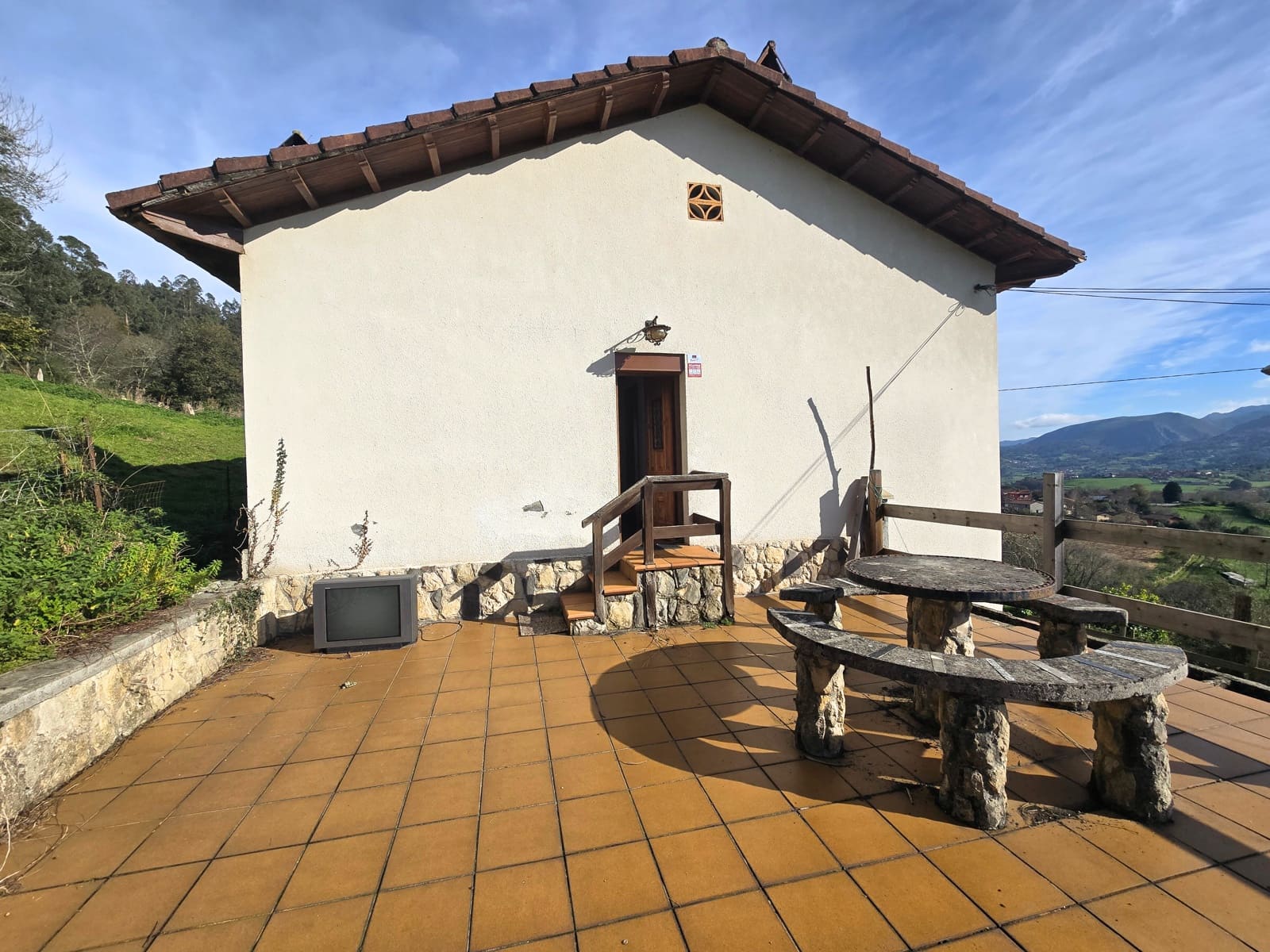 6 soveværelse Semi-Rækkehus til salg i Pilona med garage - € 250.000 (Ref: 8674653)