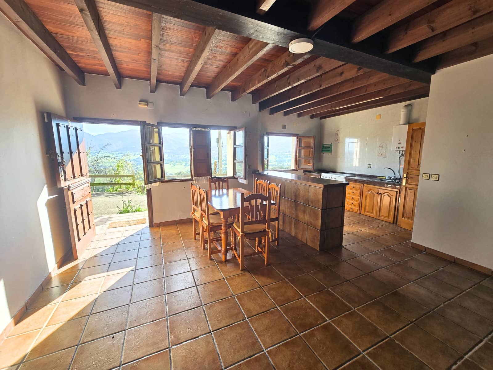 6 soveværelse Semi-Rækkehus til salg i Pilona med garage - € 250.000 (Ref: 8674653)