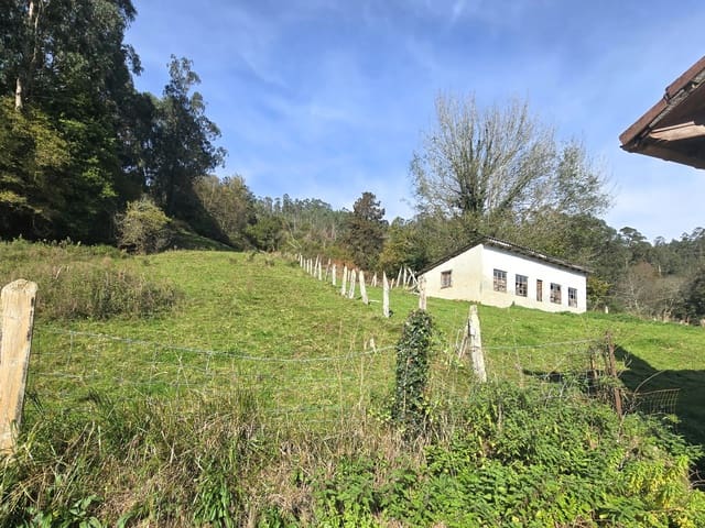 6 slaapkamer Halfvrijstaande villa te koop in Piloña met garage - € 250.000 (Ref: 8674653)