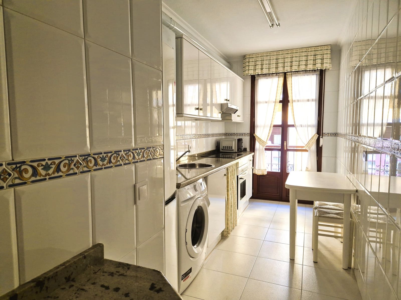 2 soveværelse Lejlighed til salg i Gijon med garage - € 325.000 (Ref: 8705649)