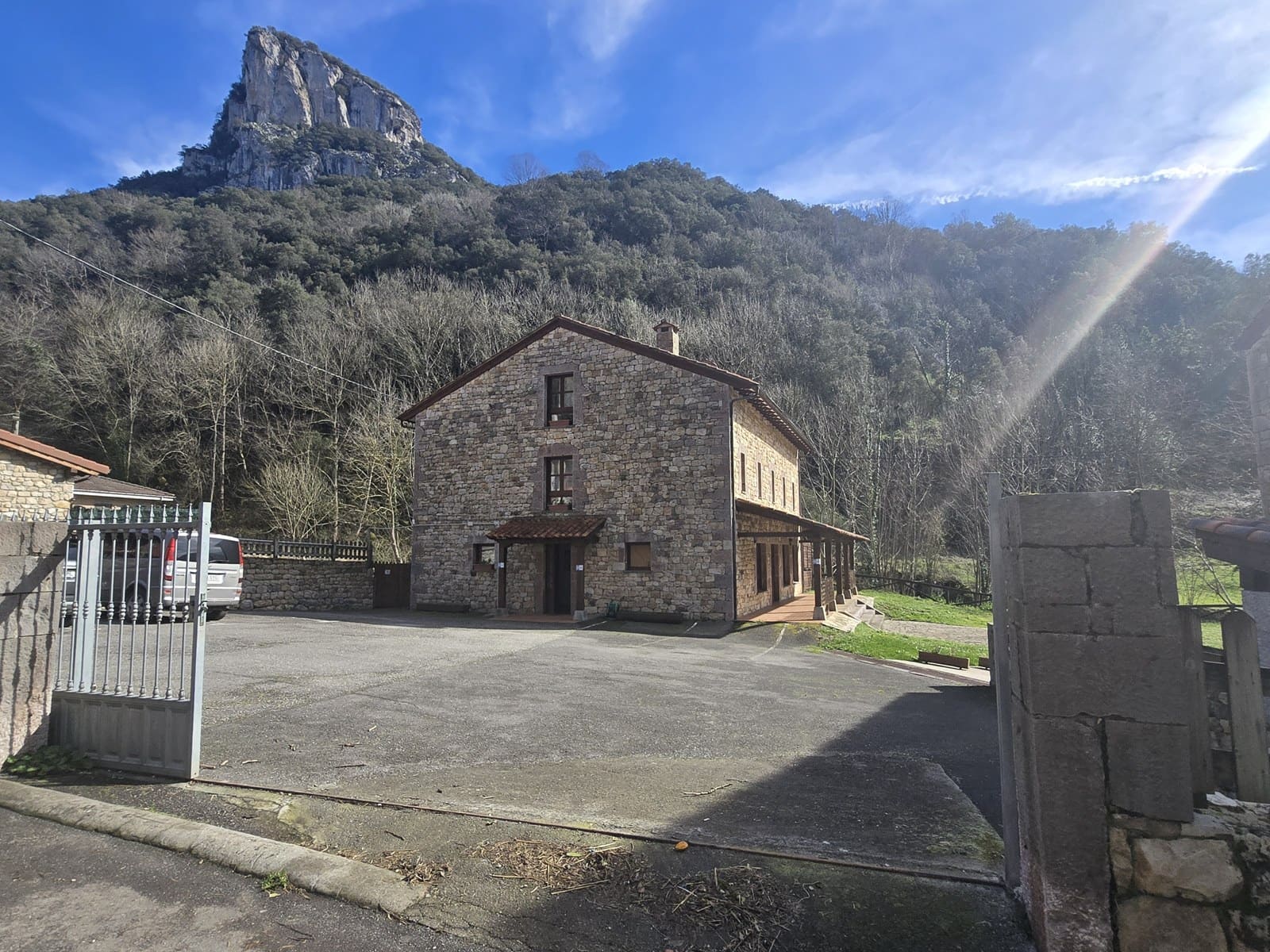 32 soveværelse Virksomhed til salg i Cabrales - € 1.400.000 (Ref: 8862880)