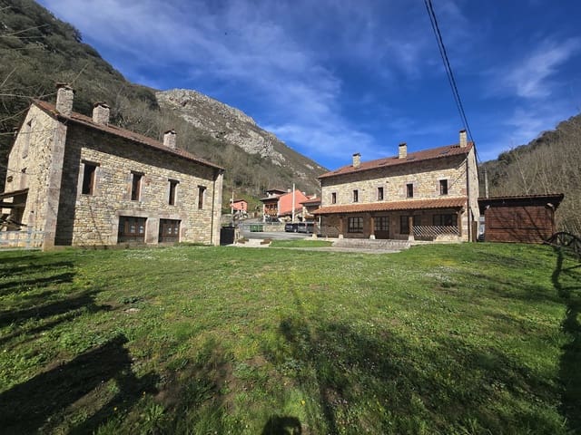 32 soveværelse Virksomhed til salg i Cabrales - € 1.400.000 (Ref: 8862880)