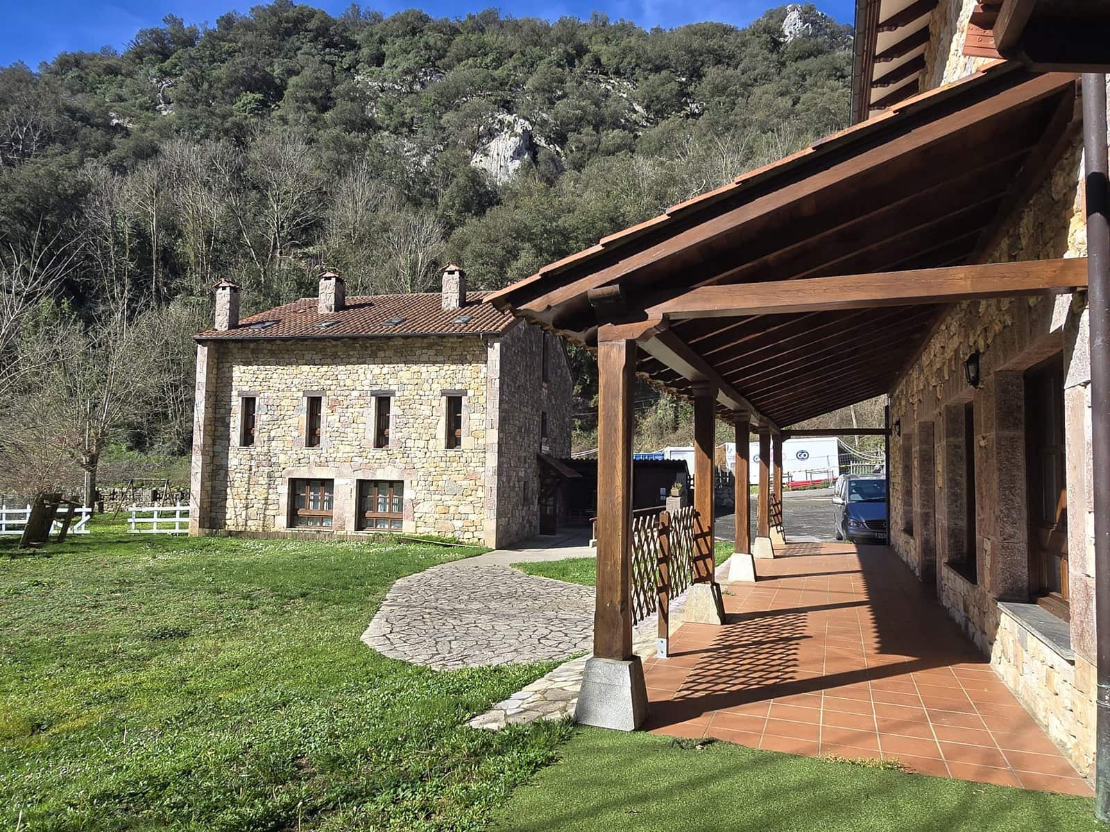 32 soveværelse Virksomhed til salg i Cabrales - € 1.400.000 (Ref: 8862880)