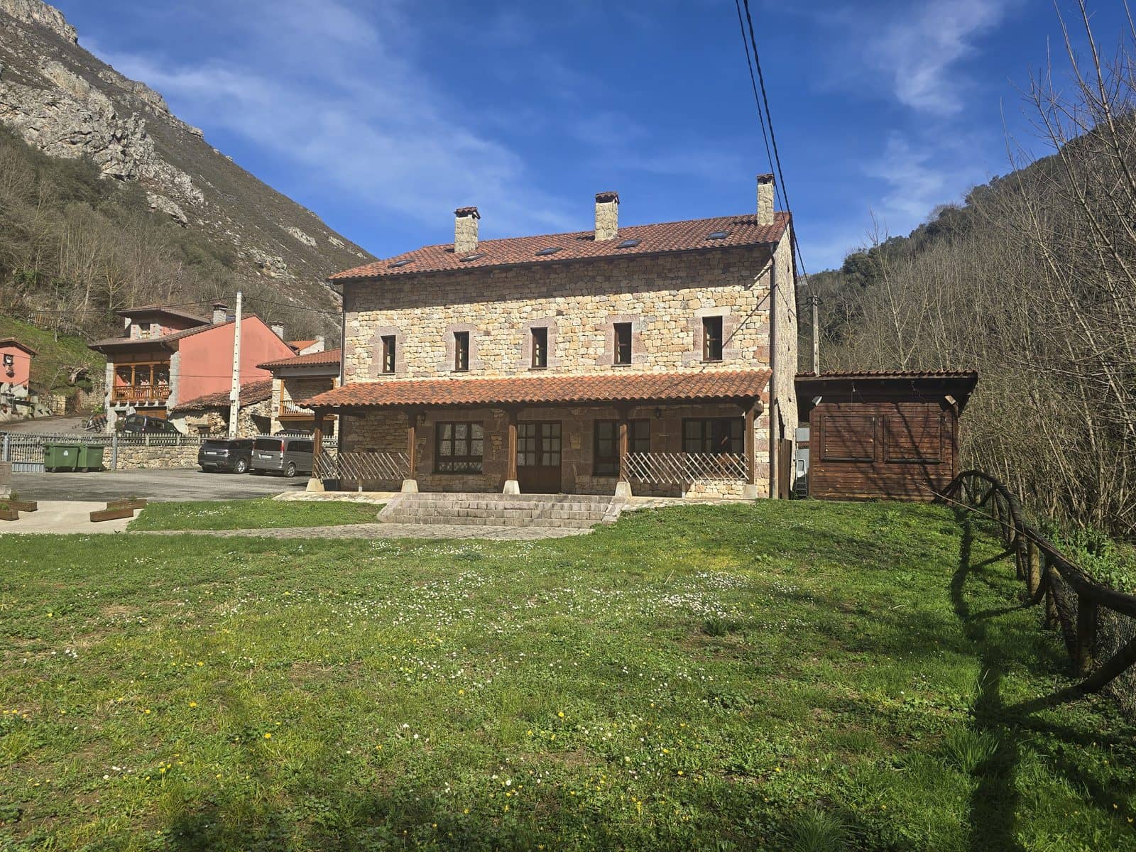 32 soveværelse Virksomhed til salg i Cabrales - € 1.400.000 (Ref: 8862880)