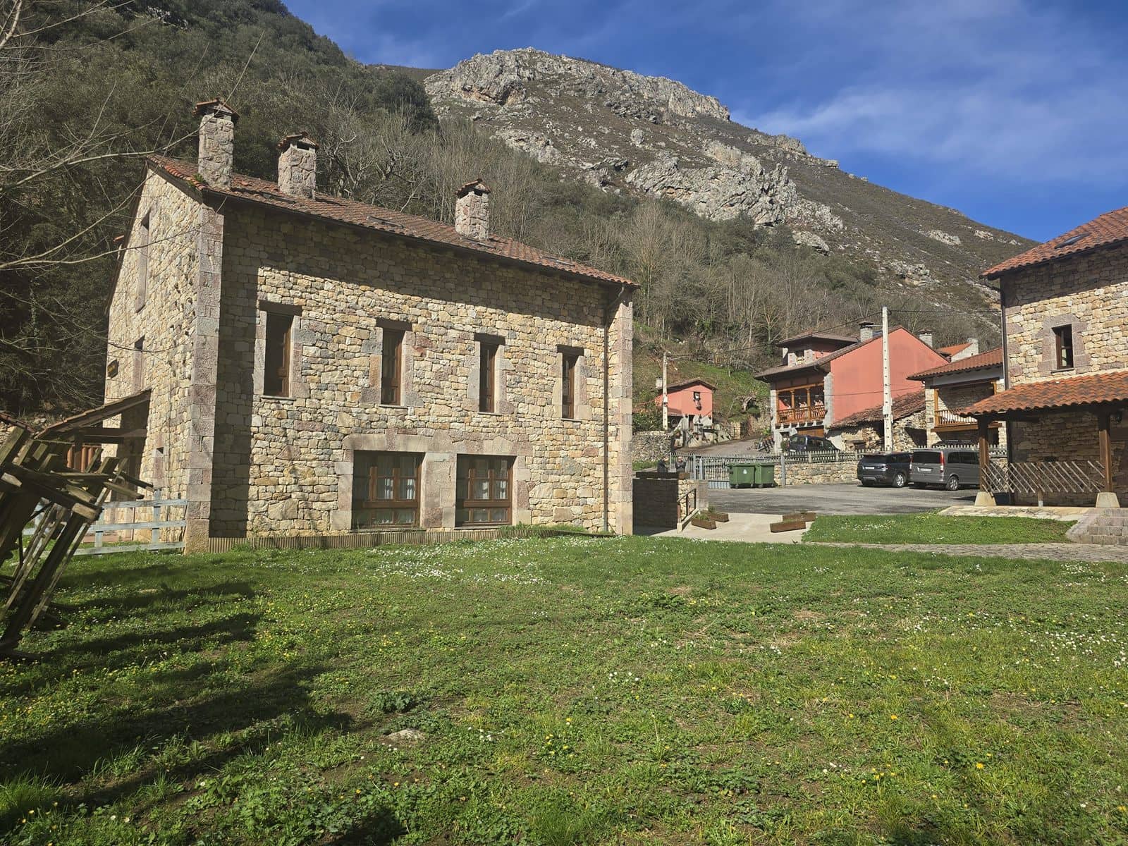 32 soveværelse Virksomhed til salg i Cabrales - € 1.400.000 (Ref: 8862880)