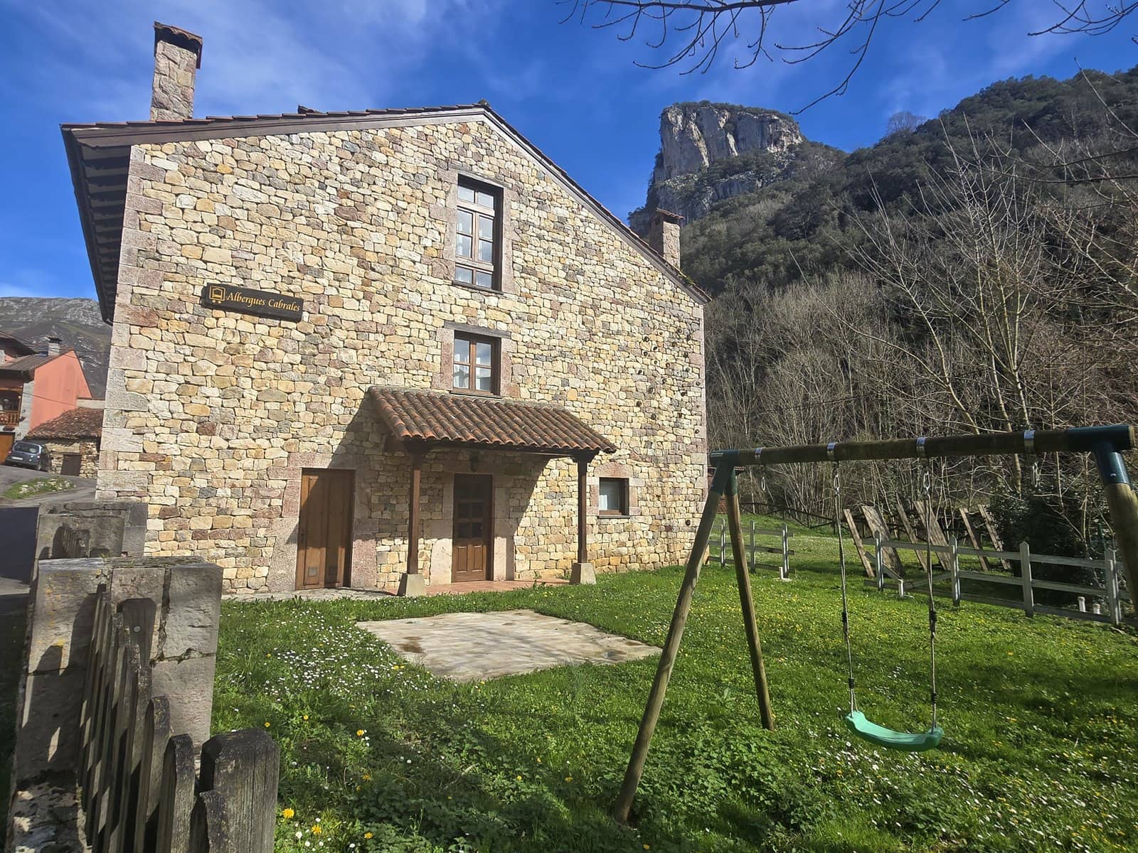 32 soveværelse Virksomhed til salg i Cabrales - € 1.400.000 (Ref: 8862880)