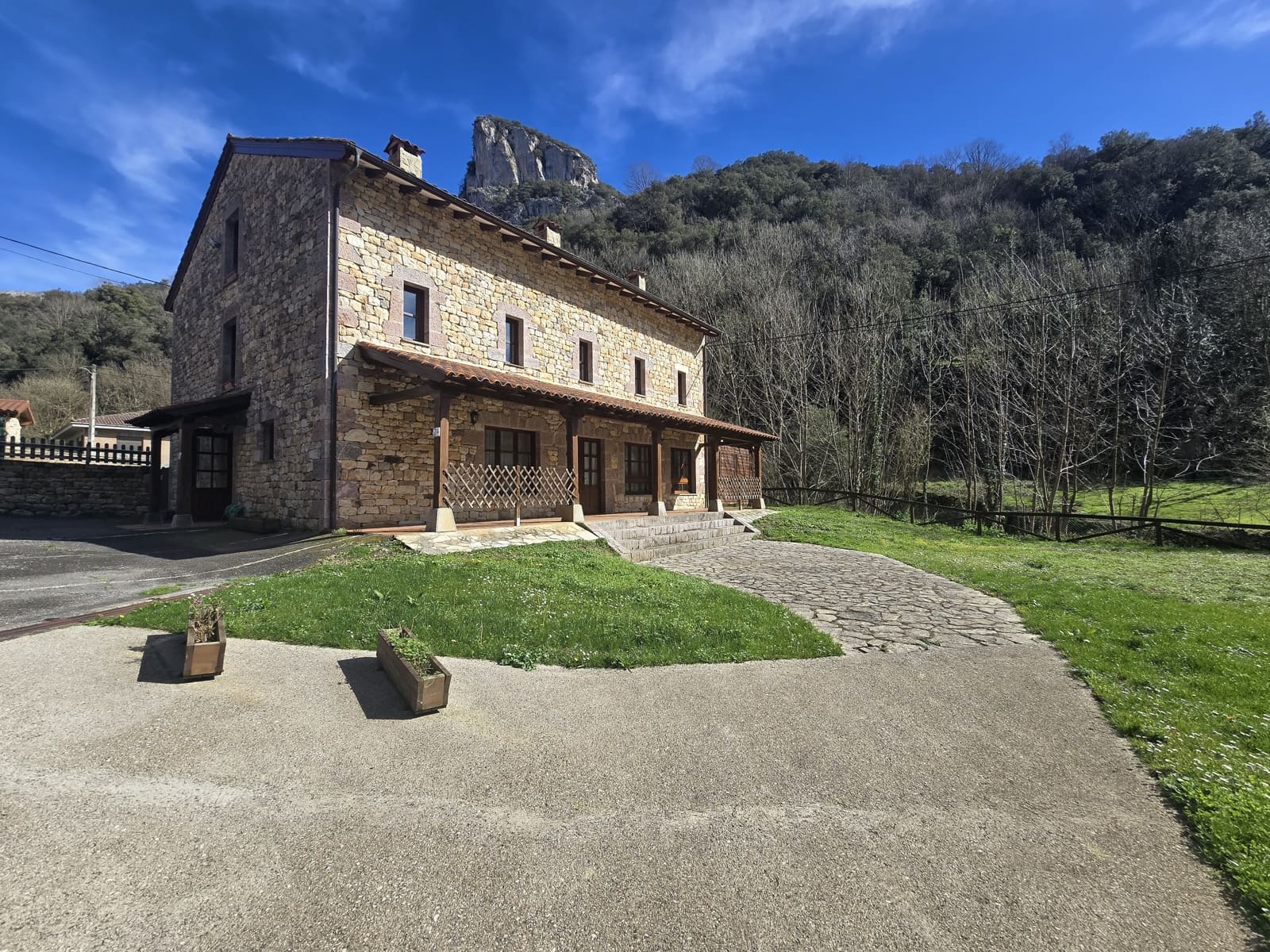 32 soveværelse Virksomhed til salg i Cabrales - € 1.400.000 (Ref: 8862880)