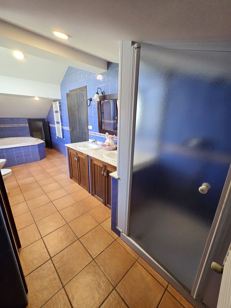 3 bedroom Villa for sale in Llanera with pool - € 498,000 (Ref: 9788763)