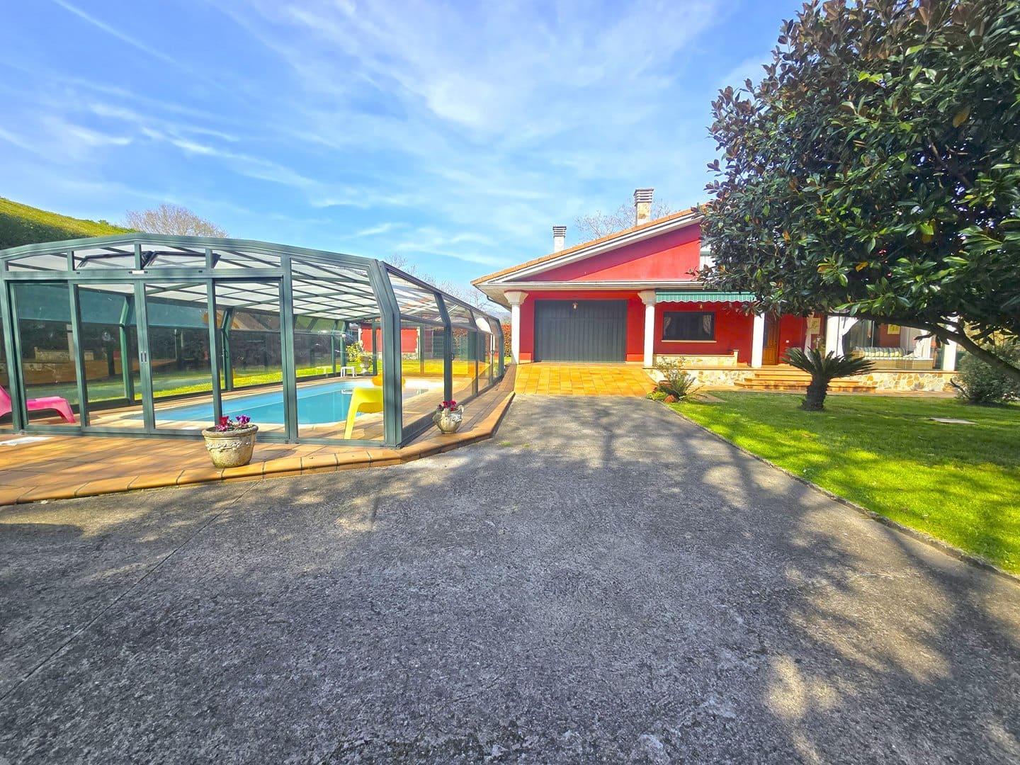 3 bedroom Villa for sale in Llanera with pool - € 498,000 (Ref: 9788763)