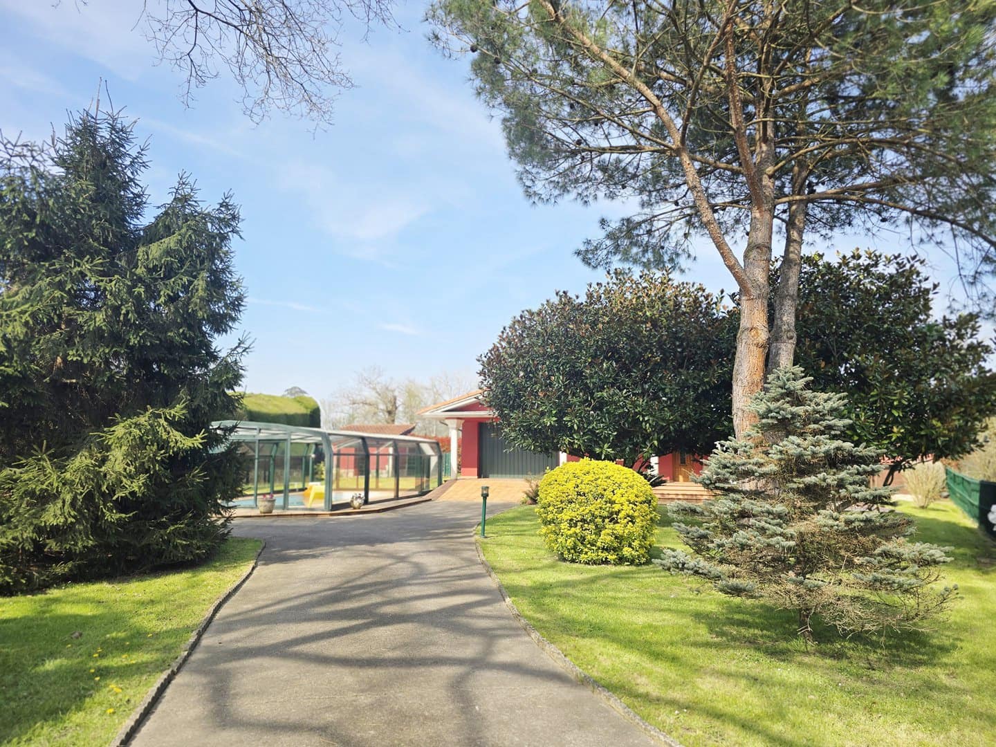 3 bedroom Villa for sale in Llanera with pool - € 498,000 (Ref: 9788763)