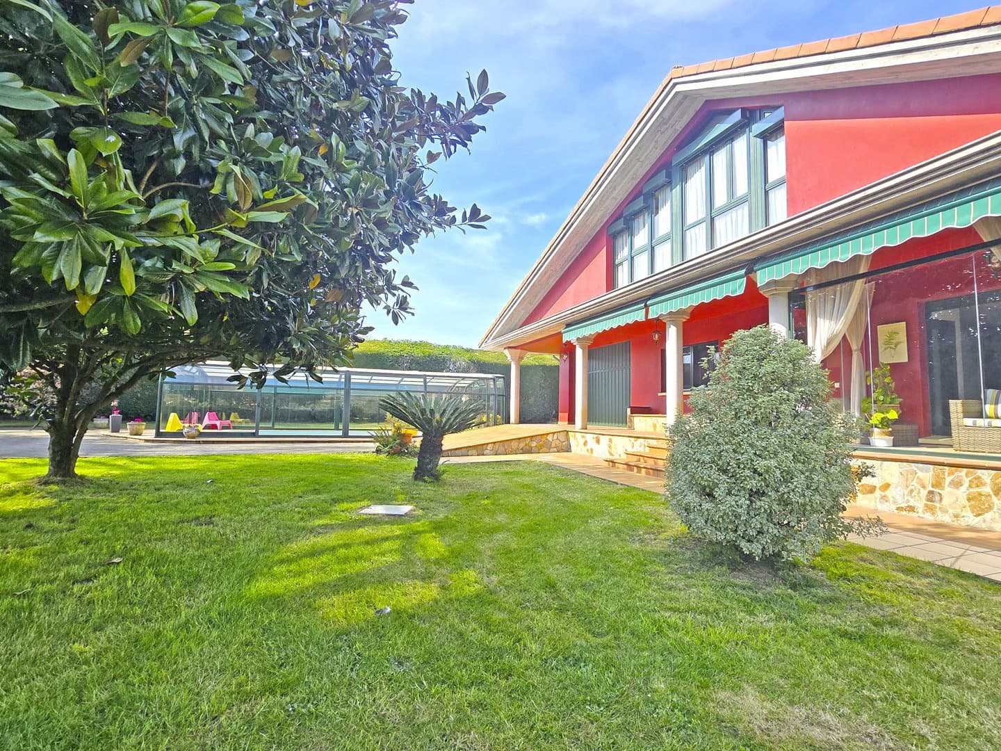 3 bedroom Villa for sale in Llanera with pool - € 498,000 (Ref: 9788763)