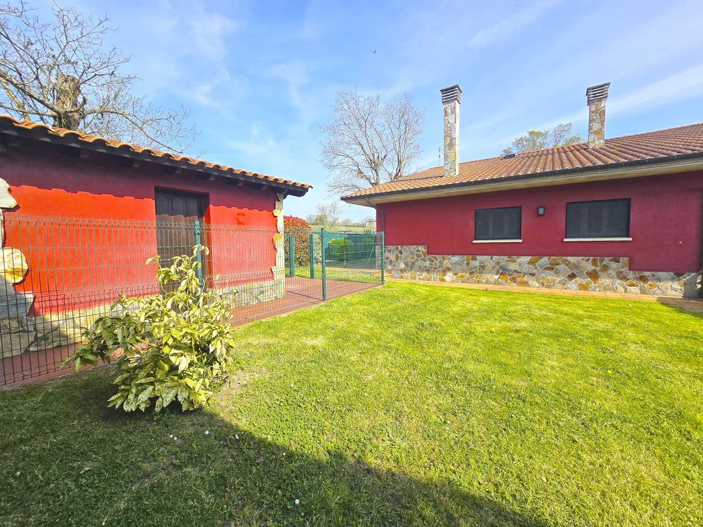 3 bedroom Villa for sale in Llanera with pool - € 498,000 (Ref: 9788763)