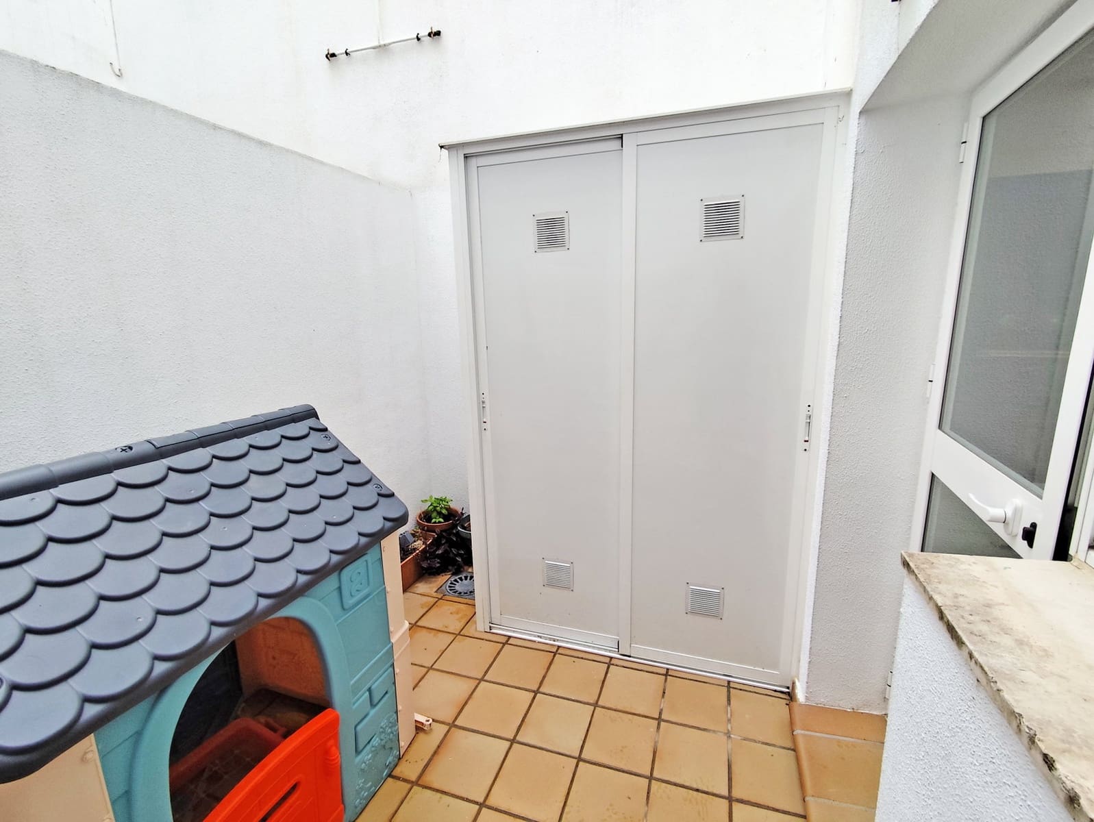 5 bedroom Townhouse for sale in Vejer de la Frontera with pool - € 350,000 (Ref: 9889519)