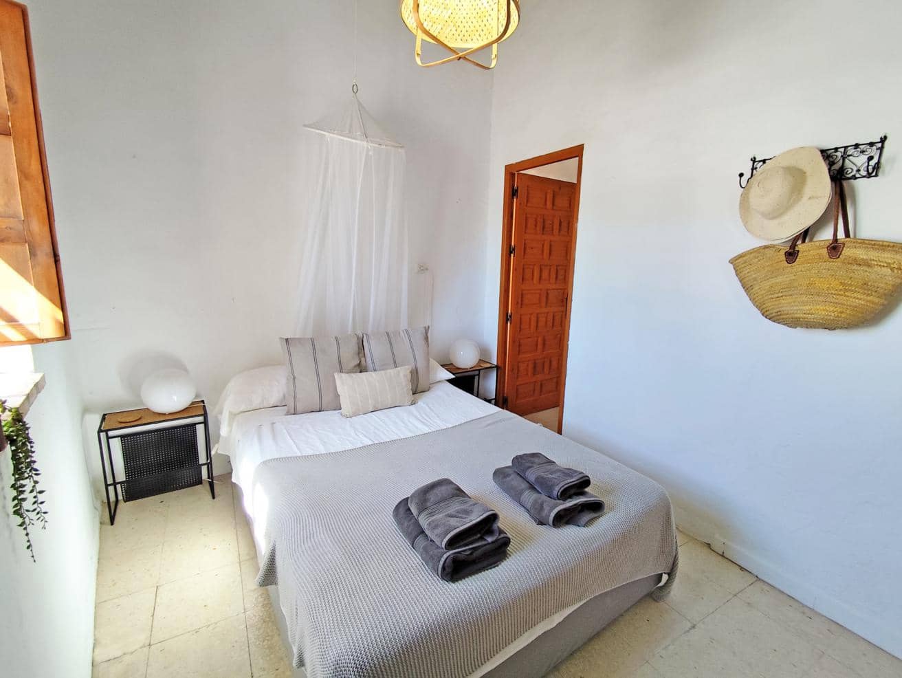 2 bedroom Apartment for sale in Vejer de la Frontera - € 199,000 (Ref: 9889520)