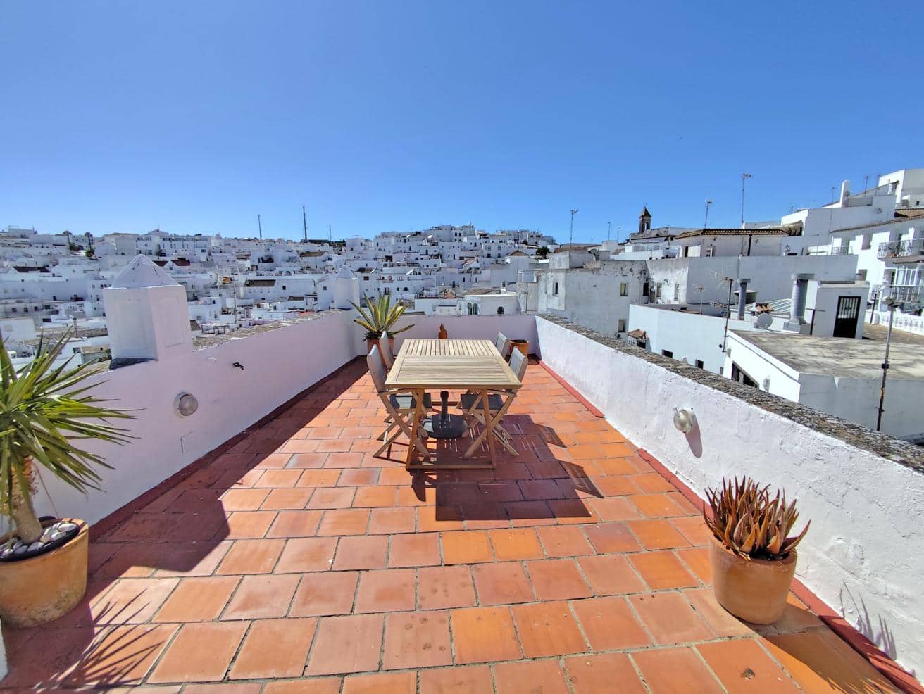 2 bedroom Apartment for sale in Vejer de la Frontera - € 199,000 (Ref: 9889520)