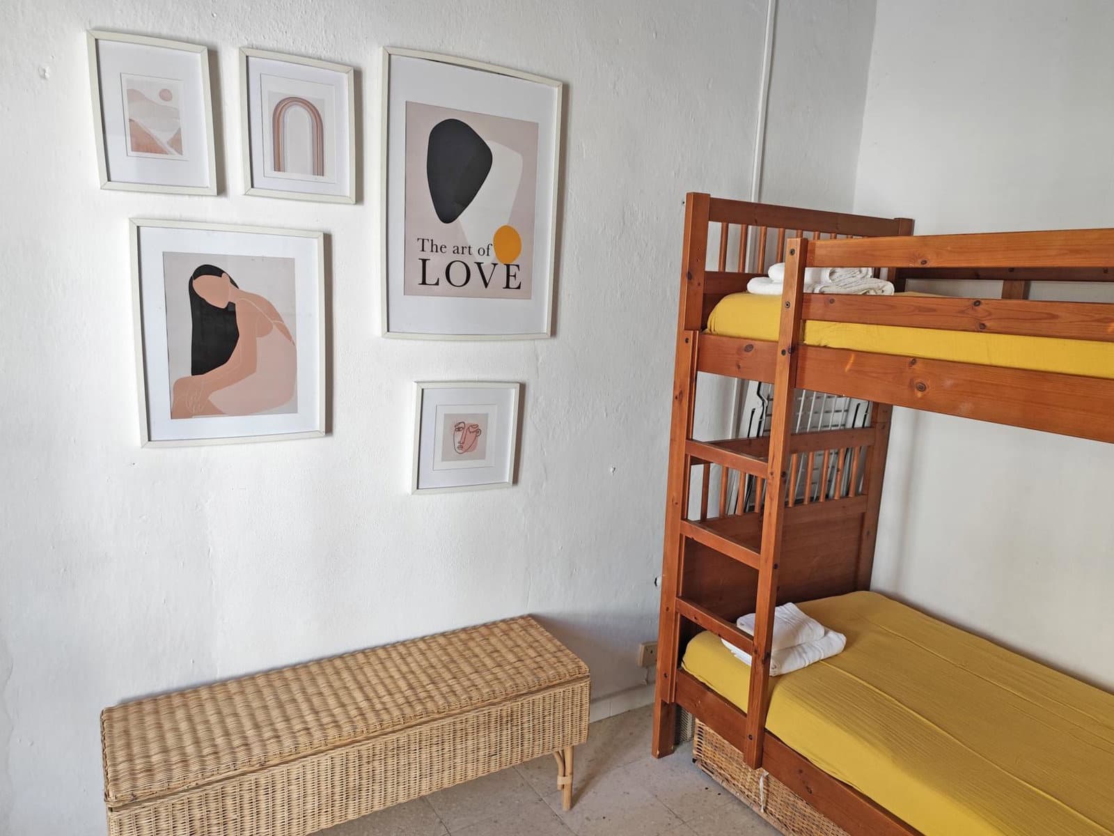 2 bedroom Apartment for sale in Vejer de la Frontera - € 199,000 (Ref: 9889520)