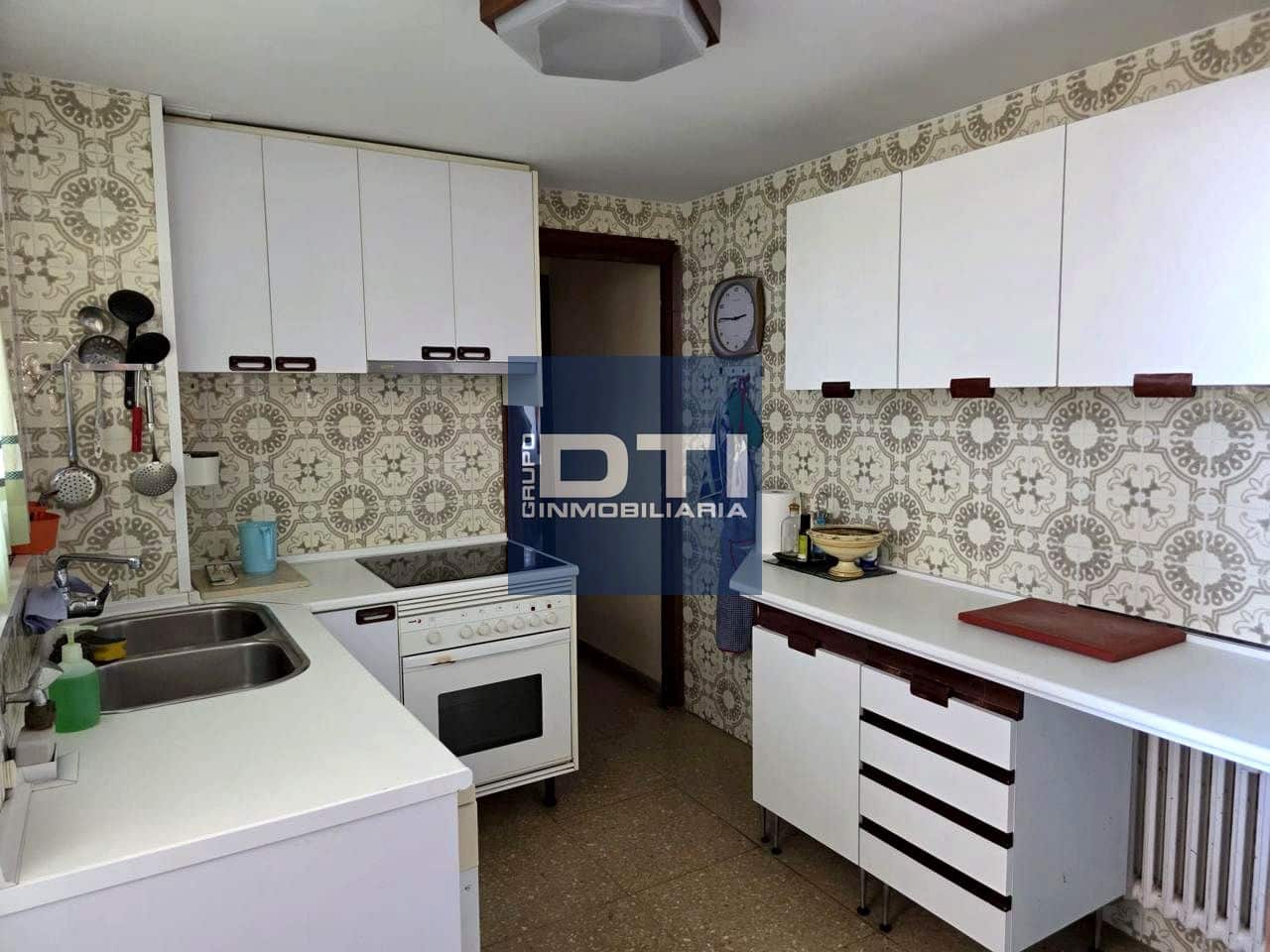 6 slaapkamer Flat te koop in Albacete stad met garage - € 537.000 (Ref: 9394113)