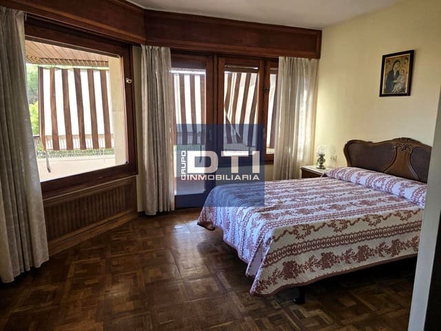 6 slaapkamer Flat te koop in Parque Sur, Albacete stad met garage - € 537.000 (Ref: 9394113)