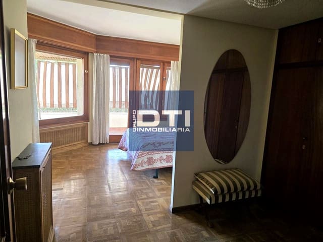 6 slaapkamer Flat te koop in Parque Sur, Albacete stad met garage - € 537.000 (Ref: 9394113)