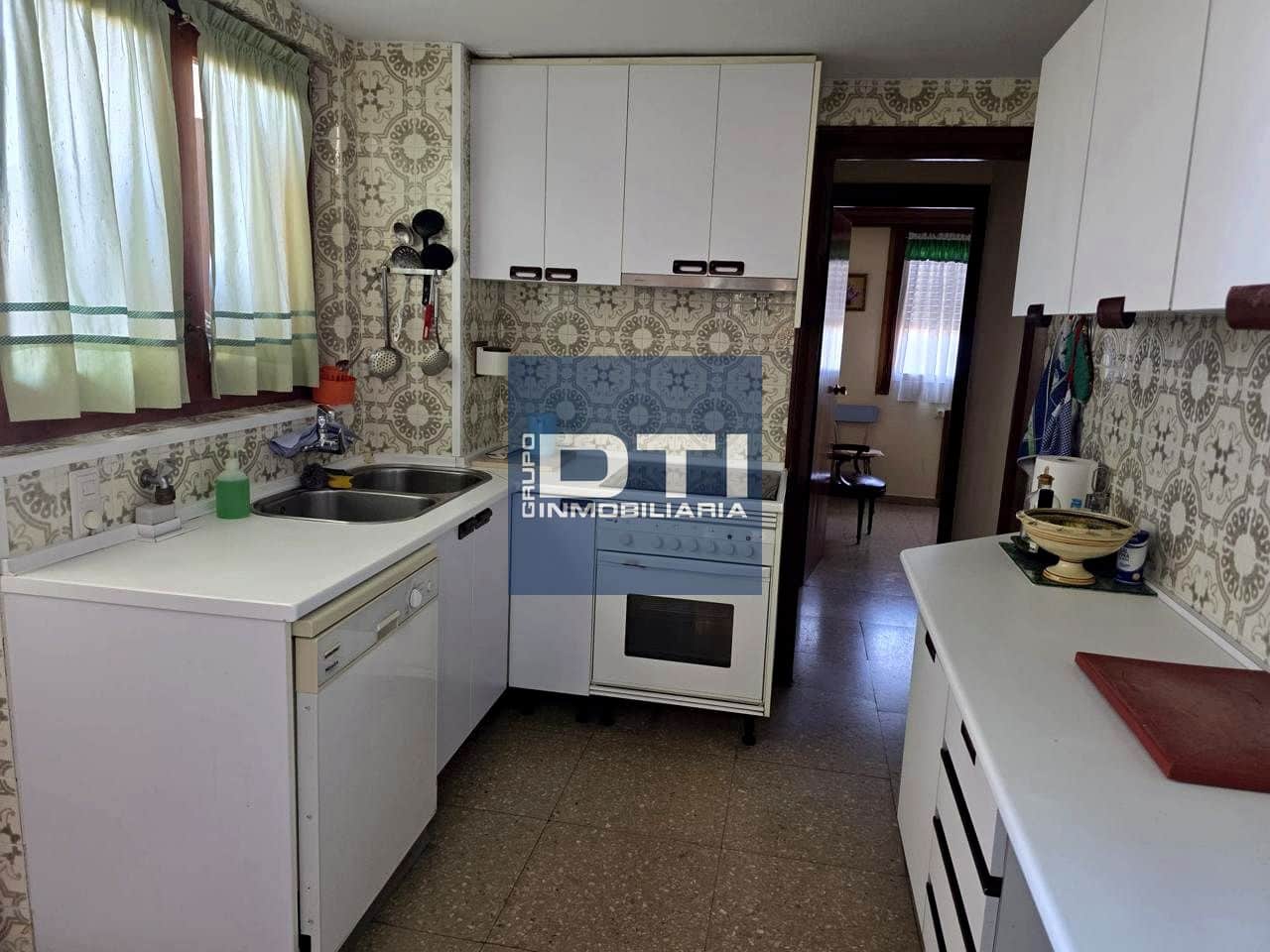 6 slaapkamer Flat te koop in Albacete stad met garage - € 537.000 (Ref: 9394113)