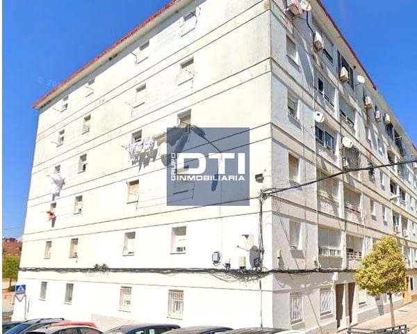 3 slaapkamer Flat te koop in Huelva stad - € 54.000 (Ref: 9394136)