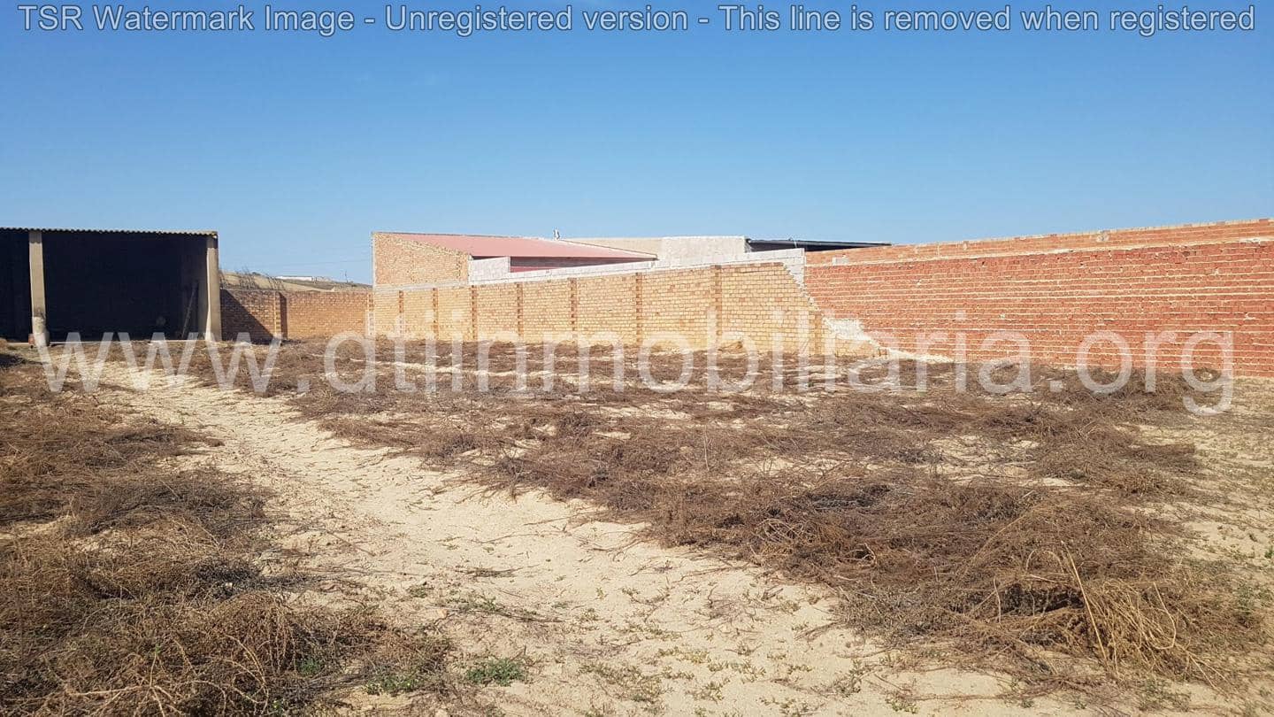 Mark till salu i La Palma del Condado - 80 000 € (Ref: 9394141)